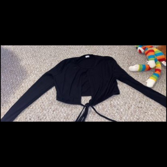 Cropped open front top - Picture 1 of 1